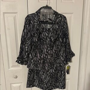 Black and White Lace Patterned Blazer and Skirt Set Size 14.  NWT